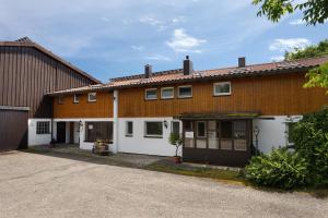 a large house with white and brown at Fewo Naturliebe - keine Monteure in Dornhan