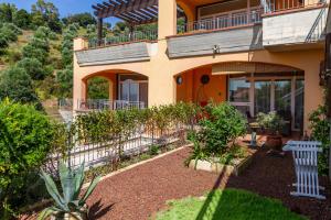 a house with a garden in front of it at Belvedere in Scarlino