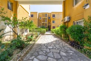 a walkway between two buildings in a courtyard at Eirini's Apartment in Kanoni