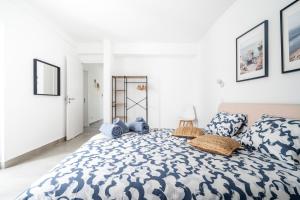 a bedroom with a large bed with blue and white sheets at Portimao riverview T2 luxe 1 floor in Portimão