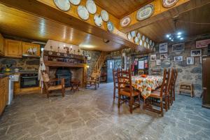 a kitchen and dining room with a table and chairs at Horta Do Zé Miguel in Monchique