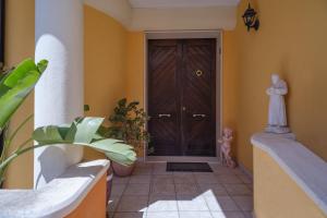 a entrance to a house with a wooden door at Casa Angel in Galatone +17 photos