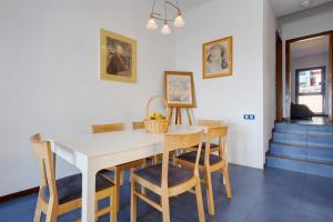 a dining room with a table and chairs at My Favorite Home in Caleta De Fuste