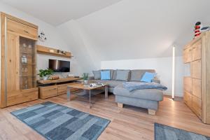 a living room with a couch and a table at Gertruds Leuchtturm Strandnah in Zingst