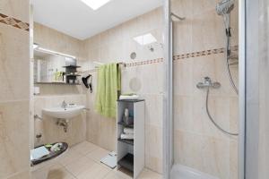 a bathroom with a shower and a sink at Gertruds Leuchtturm Strandnah in Zingst +15 photos