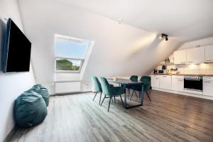 a kitchen and dining room with a table and chairs at Altstadtblick Jever in Jever