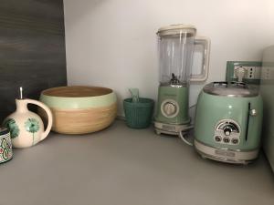 a kitchen counter with a blender and other appliances at Villa Su 3 Piani Con Giardino in Lido di Spina