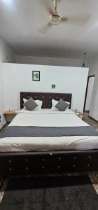 a bedroom with a large bed in a room at Hotel blue ocean baga beach away in Arpora