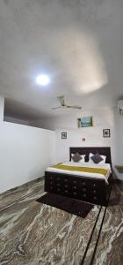 a bedroom with a large bed in a room at Hotel blue ocean baga beach away in Arpora