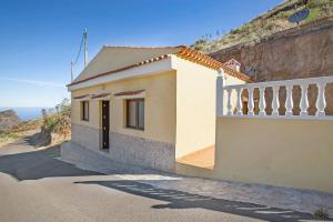 a small house on a hill with a balcony at Villa Palomino in Gáldar