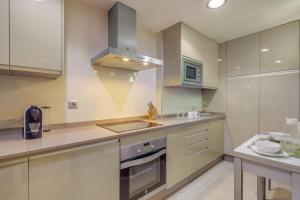 a kitchen with a sink and a microwave at Duplex Islantilla Golf in Huelva