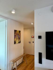 a living room with a bench and a painting on the wall at Hangout in Neckartenzlingen