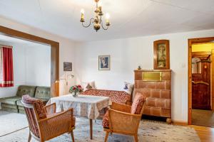 a living room with a table and a couch at Stecher's Hüsli in Titisee-Neustadt