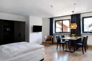 a bedroom with a bed and a table and chairs at 1 Zimmer-appartment Nr 21 in Wangen im Allgäu