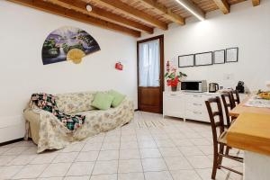 a living room with a couch and a table at Il Vagabondo in Volta Mantovana +17 photos