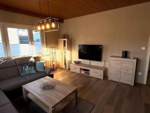 a living room with a couch and a flat screen tv at Ferienwohnung Seus in Dorfprozelten