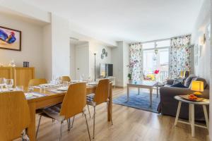 a dining room and living room with a table and chairs at Apartment Acapulco in Fuengirola