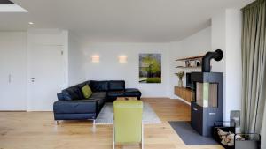 a living room with a couch and a fireplace at Ferienhaus Wreechen 25, Haus 2 in Putbus