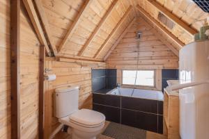 a bathroom with a toilet and a bath tub at Kota Crème Catalane in Saint-André +9 photos