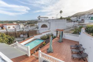 a house with a swimming pool on a roof at Teror Hills in Teror