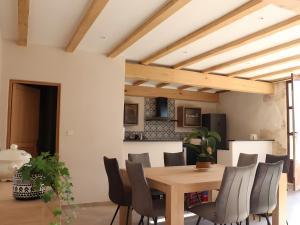 a dining room with a wooden table and chairs at Le Gîte du Petit Verdot in Béziers