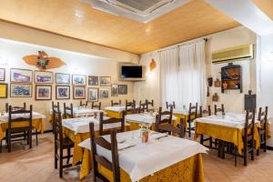 a restaurant with tables and chairs in a room at Hotel Da Concetta a Jerzu in Jerzu