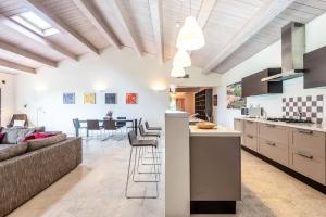 a kitchen and living room with a couch and a table at Villa Aquila in Trequanda