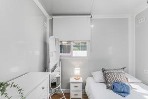 a bedroom with two beds and a mirror at Casa Hoya de Carta in Candelaria