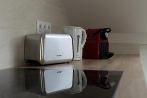 a group of luggage sitting on top of a counter at Appartement 4 morangis in Morangis