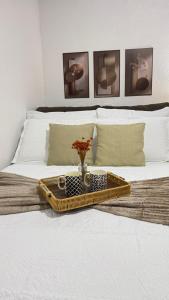 a tray on a bed with two cups on it at Casa no Vidigal da Nilda in Rio de Janeiro