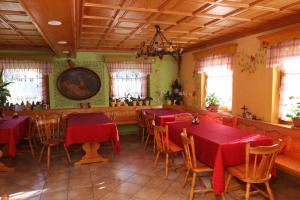 Restoran atau tempat lain untuk makan di Tourist farm Gričnik