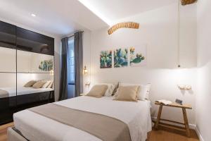 a bedroom with a large white bed in a room at Piazzetta della Torre in Chiavari