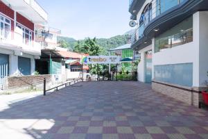 an empty street in front of a building at Treebo Holiday Hill in Dharmsāla +38 photos