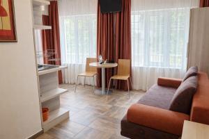 a living room with a couch and a table at Къщата с чешмата in Veliko Tŭrnovo