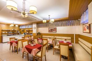 Kuchyň nebo kuchyňský kout v ubytování My Rose Hotel