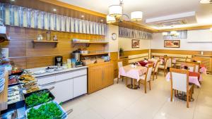 Kuchyň nebo kuchyňský kout v ubytování My Rose Hotel