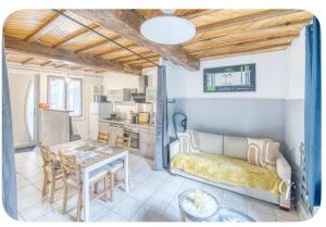 a living room with a couch and a table at les Renardeaux maison cosy idéal PRO CNPE PIPA et Familles in Ambutrix