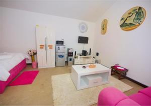 a living room with a bed and a table at Cutie Studio Unit Nyali in Mombasa