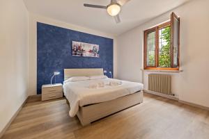 a bedroom with a bed and a blue wall at Casa Tuly in Brenzone sul Garda
