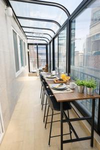 a dining room with a long table with chairs at Comfy & Cozy in Seoul