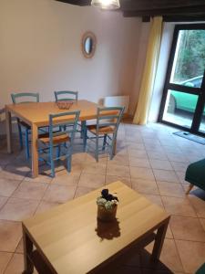 a dining room with a table and chairs at Maison au bord de l'Erdre in La Chapelle-sur-Erdre