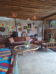 a living room with couches and a table at Ecoalbergue Retablos Perú Habitación YING YANG in Lunahuaná