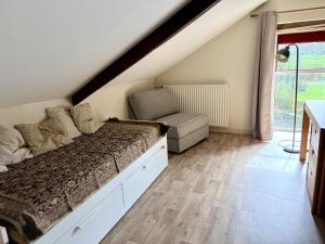 a bedroom with a bed and a chair at AppartCosy 27 Epine in Châteaubourg