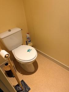 a bathroom with a toilet with a flower painted on it at AppartCosy 27 Epine in Châteaubourg +16 photos