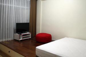 TV a/nebo společenská místnost v ubytování Green Leaf Guest House by Sinergi