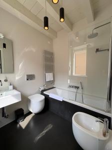 a bathroom with a tub and a toilet and a sink at Il Cantun in Monforte dʼAlba