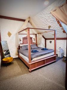 a bedroom with a canopy bed in a tent at Kurna Mõis in Kurna