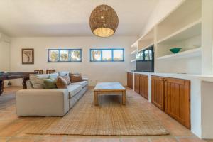 a living room with a couch and a table at Villa Bambu in Charneca