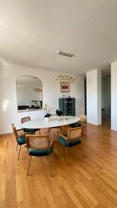 a dining room with a table and chairs at Colosseo Deluxe YH in Rome