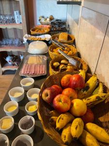a table topped with baskets of fruit and other foods at Aconchego do céu in Conceição da Ibitipoca